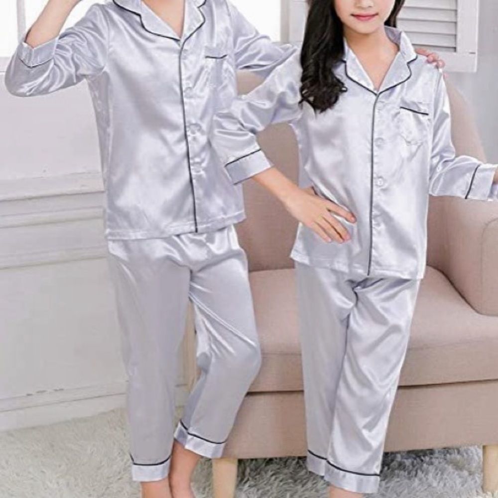 Nwt BOYS GIRLS SILVER UNISEX SATIN PAJAMA SET - Picture 1 of 8